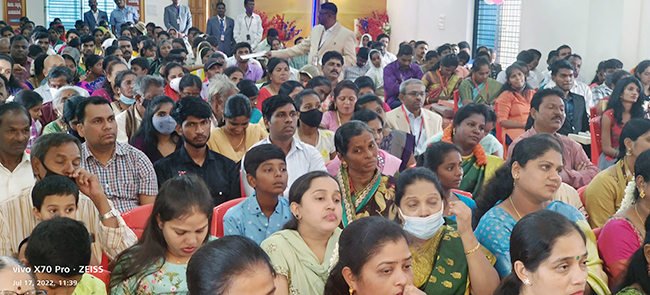 Large gathering join in celebrating the Birthday 2022 of Bro Andrew Richard with grandnuer at Prayer Centre, Budigere in Bangalore on July 17th along with large devotees and members of Grace Ministry.